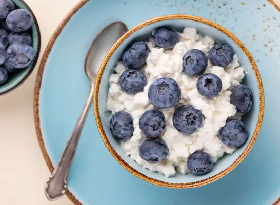 cottage cheese with blueberries