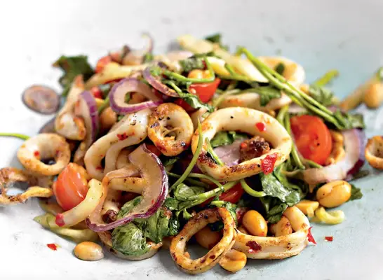 Healthy spinach salad with warm bacon dressing