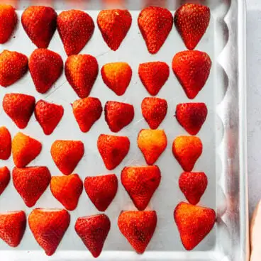 Wie man Erdbeeren einfriert