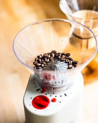 Passo 1: Moa o café.