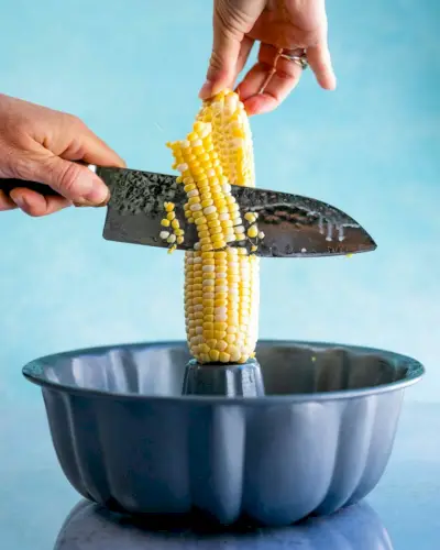 Como cortar milho da espiga