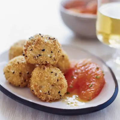 Bolas de Cangrejo con Ensalada de Pomelo