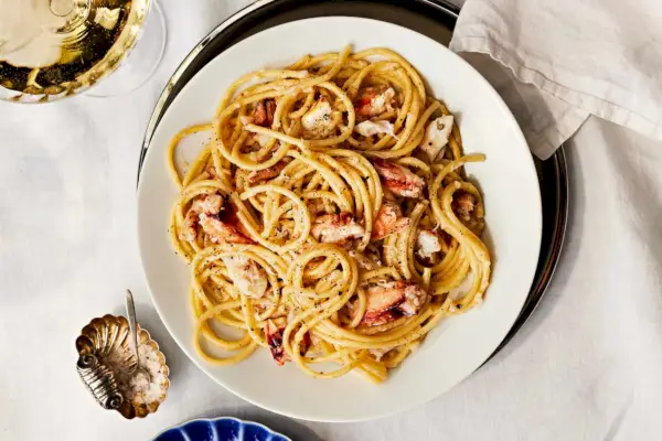 Fideos al Ajo con Cangrejo
