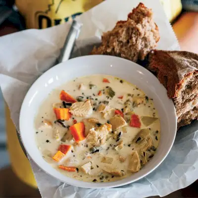Soupe au poulet et riz sauvage