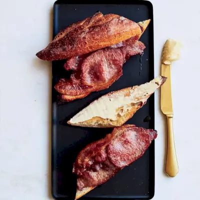 Sanduíches de Bacon e Manteiga