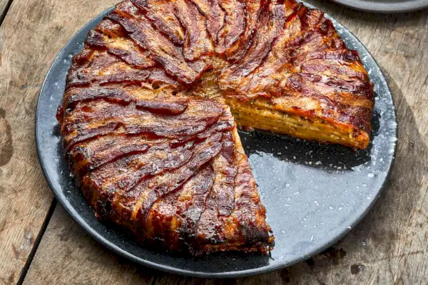 Receita de Torta de Batata com Bacon e Cheddar