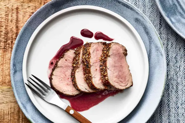 Receta de lomo de cerdo con salsa de merlot de fresas asadas