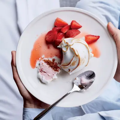 Alaska al horno con fresas