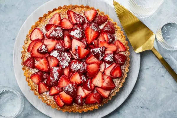 Tarta De Fresas Y Almendras