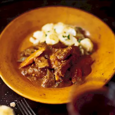 Costelinha Assada à Madeira com Batata Salsa