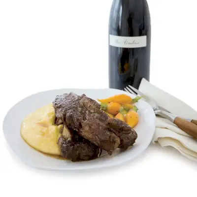 Costelinha refogada com vinho.