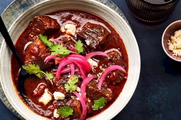 Short Rib Chili com Cebola Vermelha em Conserva