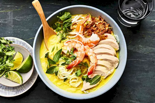 Hähnchen- und Garnelen-Laksa