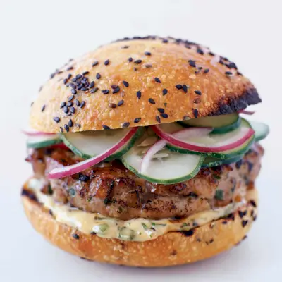 Thailändische Thunfischburger mit Ingwer-Zitronen-Mayonnaise
