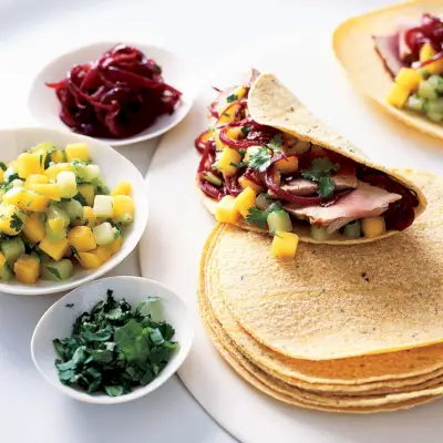 Thunfisch-Tacos mit Zwiebeln