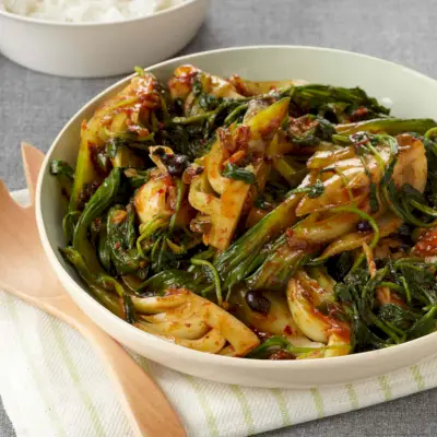 Bok Choy s omáčkou z čiernej fazule