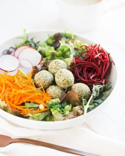 Tigelas de Buda de Falafel Cru | Plano de refeições veganas de 28 dias | Refeições veganas fáceis | Idéias para planejamento de refeições | Planos de preparação de refeições | Calendário de planejamento de refeições