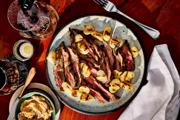 Bife Grelhado e Cebola Cipollini com Manteiga Meyer-Limão Nori