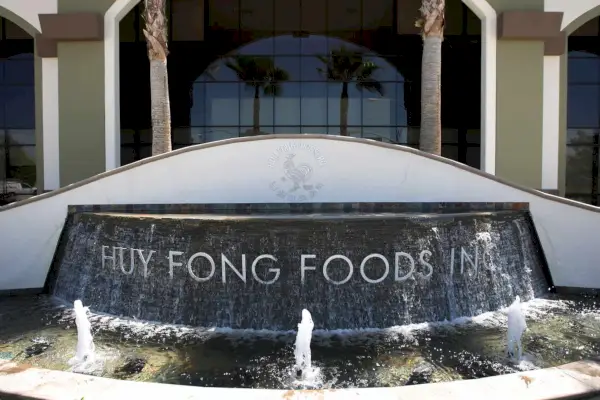 A fábrica de molho de pimenta quente Sriracha da Huy Fong Foods é vista em 14 de maio de 2014 em Irwindale, Califórnia.