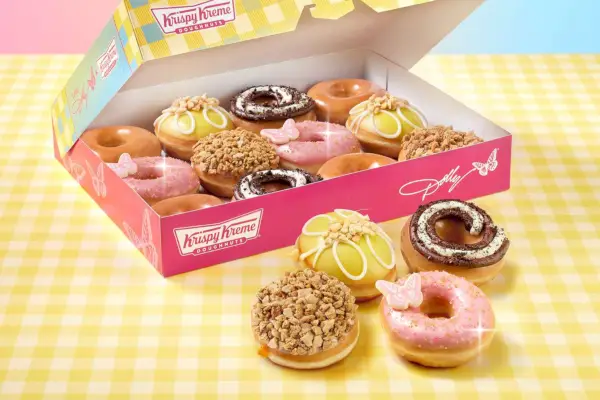 Die Dolly Parton Southern Sweets Donut Collection bei Krispy Kreme.