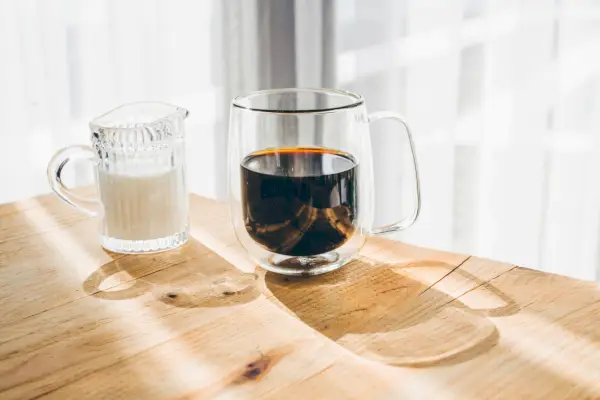 Kaffee und Milch.