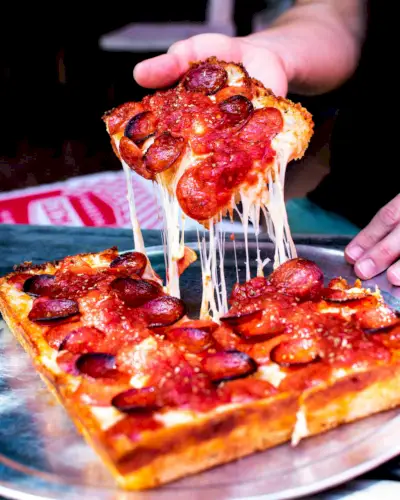 Über 313 Pizza