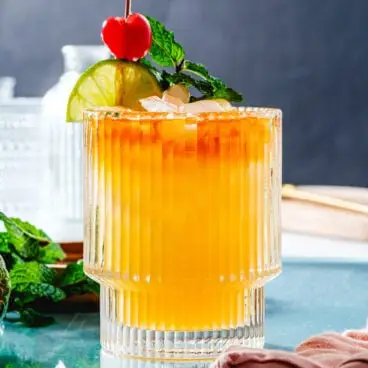 Coquetéis de rum escuro