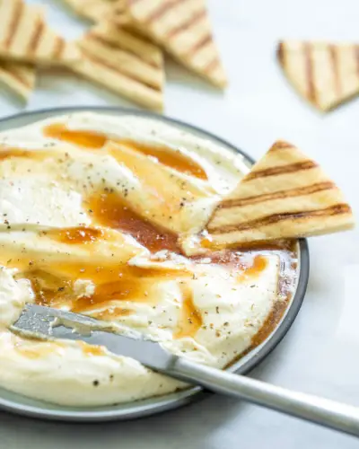 Molho de queijo feta batido