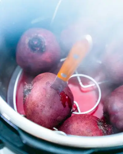 Repa s nožom vloženým v Instant Pot
