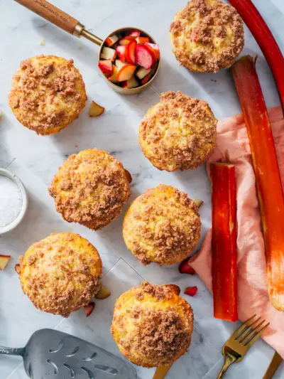 Receitas de ruibarbo: muffins de ruibarbo com talos de ruibarbo