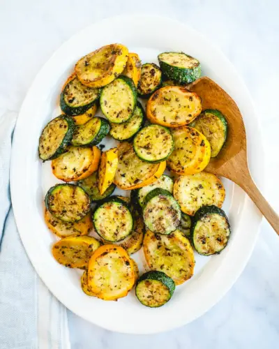 Gegrillte Zucchini und Kürbis