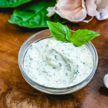 Bazylia aioli