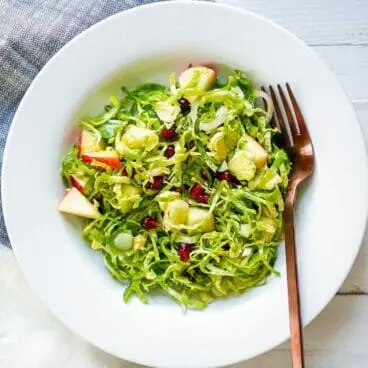 Salada de couve de Bruxelas raspada | Yumpulse