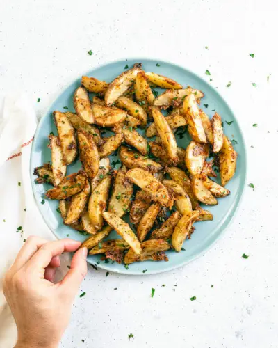Fatias de batata parmesão