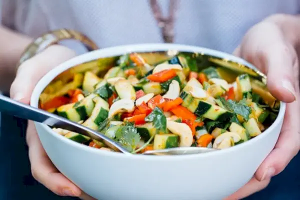 Thailändischer Gurkensalat mit Cashewnüssen | Yumpulse