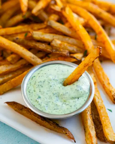 Frites assaisonnées à l'aïoli