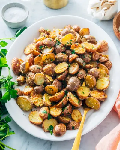 Batatas assadas com alho