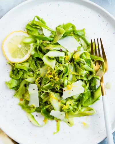Salade d'asperges rasées