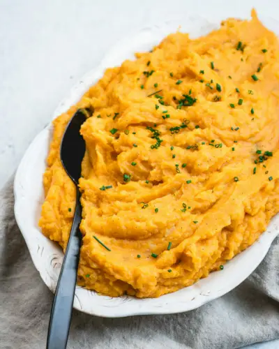 Instant-Süßkartoffelpüree im Topf