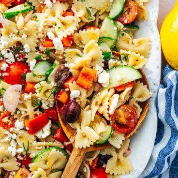 Salada de macarrão grega