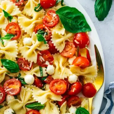 Salada de Macarrão Caprese