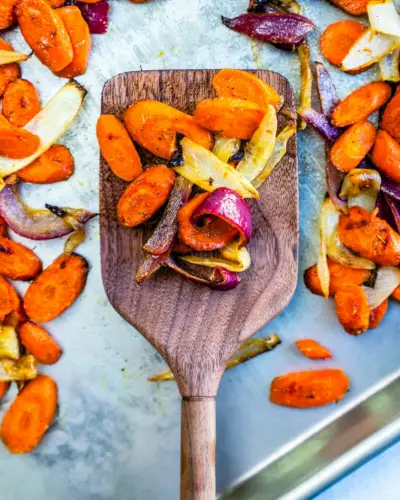 Carottes et oignons rôtis