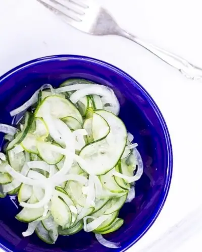 Salada alemã de pepino