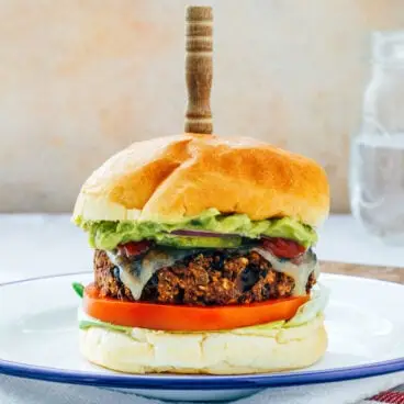 Burger z čiernej fazule