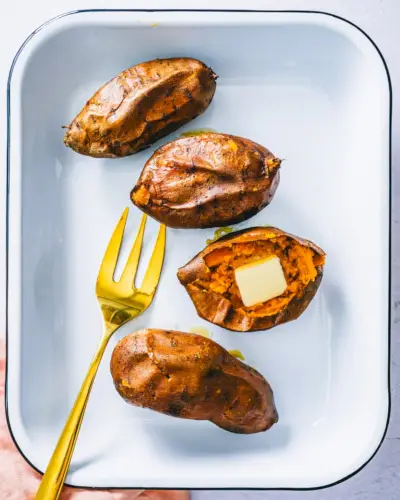 Como assar batata doce
