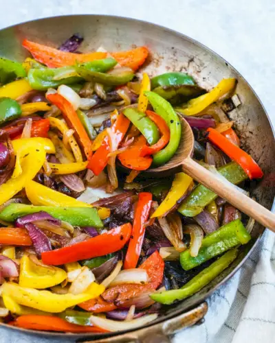 Sautierte Paprika und Zwiebeln