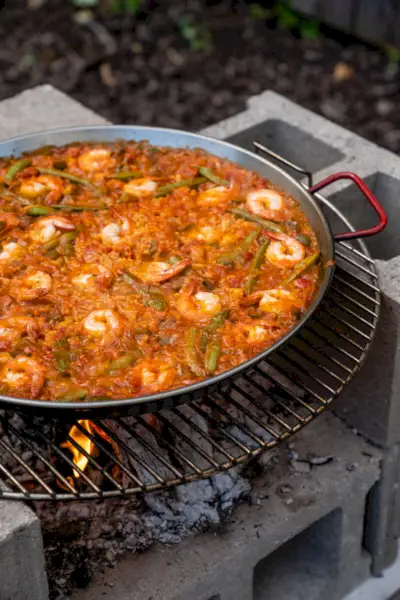 Receita de paella de frutos do mar em fogo aberto | paella de frutos do mar