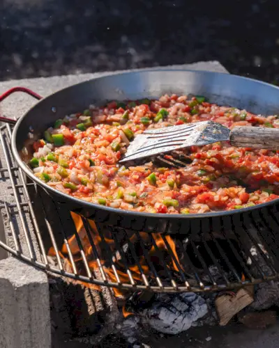 Receita de paella de frutos do mar em fogo aberto | melhor panela de paella