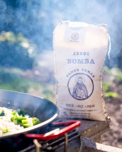Receita de paella de frutos do mar em fogo aberto | bomba de arroz