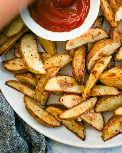 Fatias de batata assada